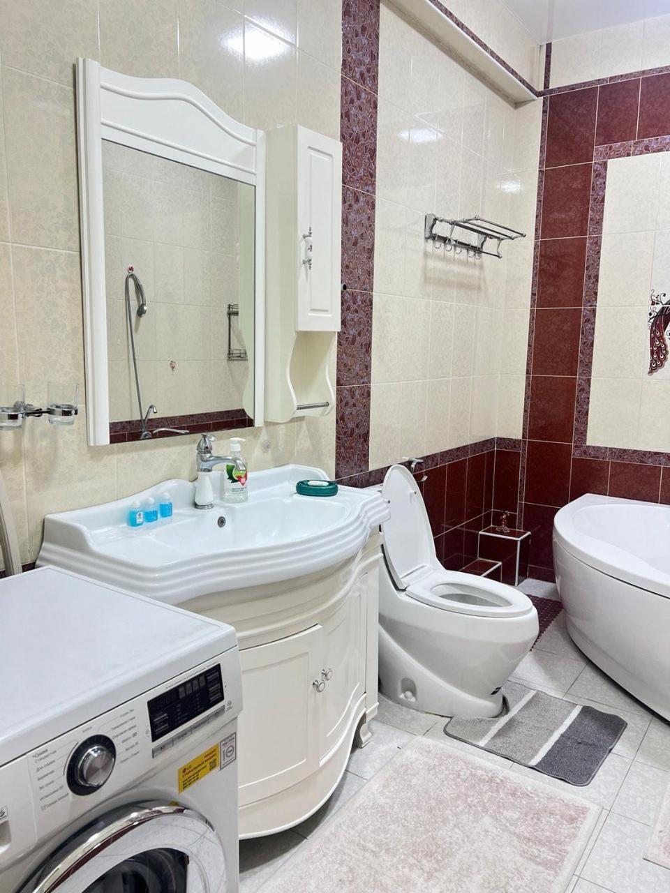 A Stylish Apartment In The Heart Of Tashkent! Eksteriør bilde